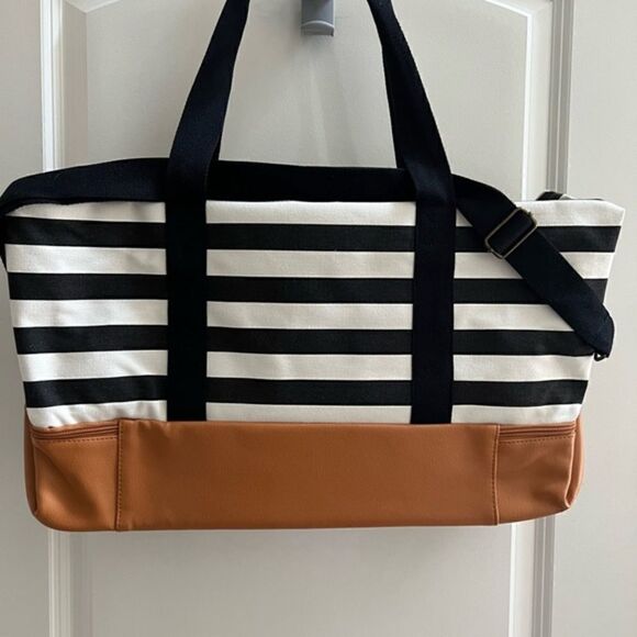 Black and white striped medium duffel bag, NWOT , New - Picture 2 of 3